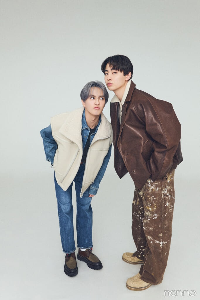 奥野壮と豊田裕大の全身のツーショット