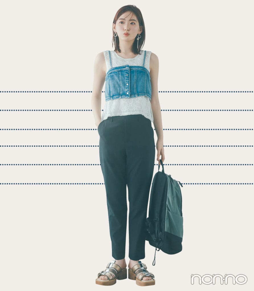 テーパードパンツ×デニムビスチェの夏コーデ