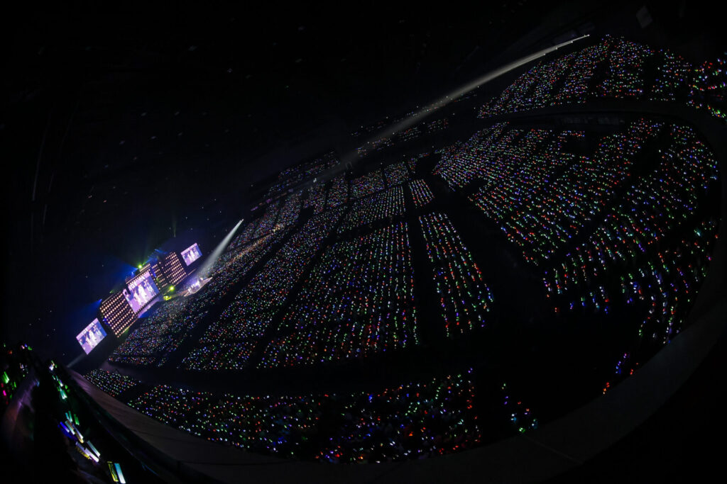 さいたまスーパーアリーナのスタジアムモードに集結した3万人の8号車たち