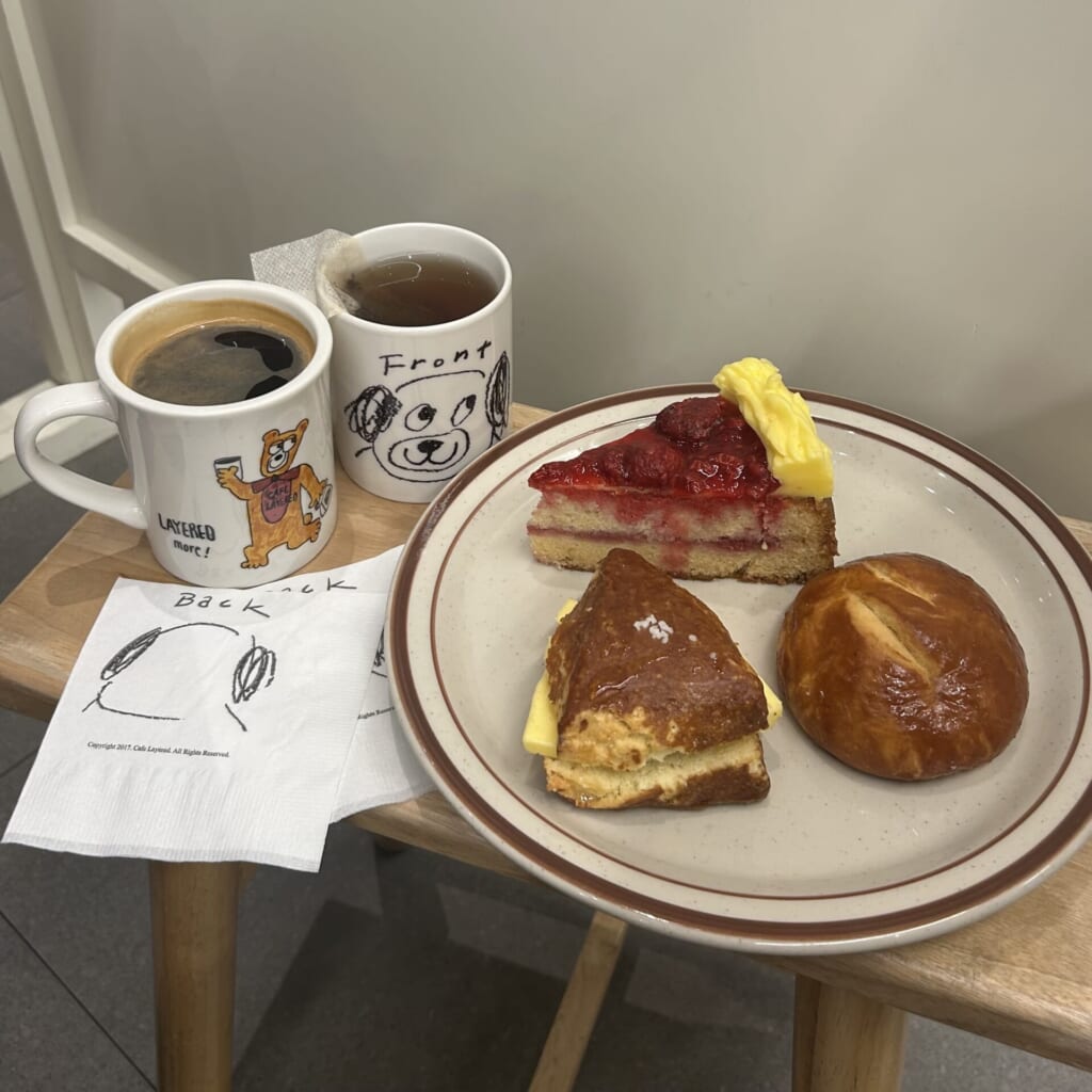CAFE LAYERED(カフェレイヤード)のケーキとスコーン