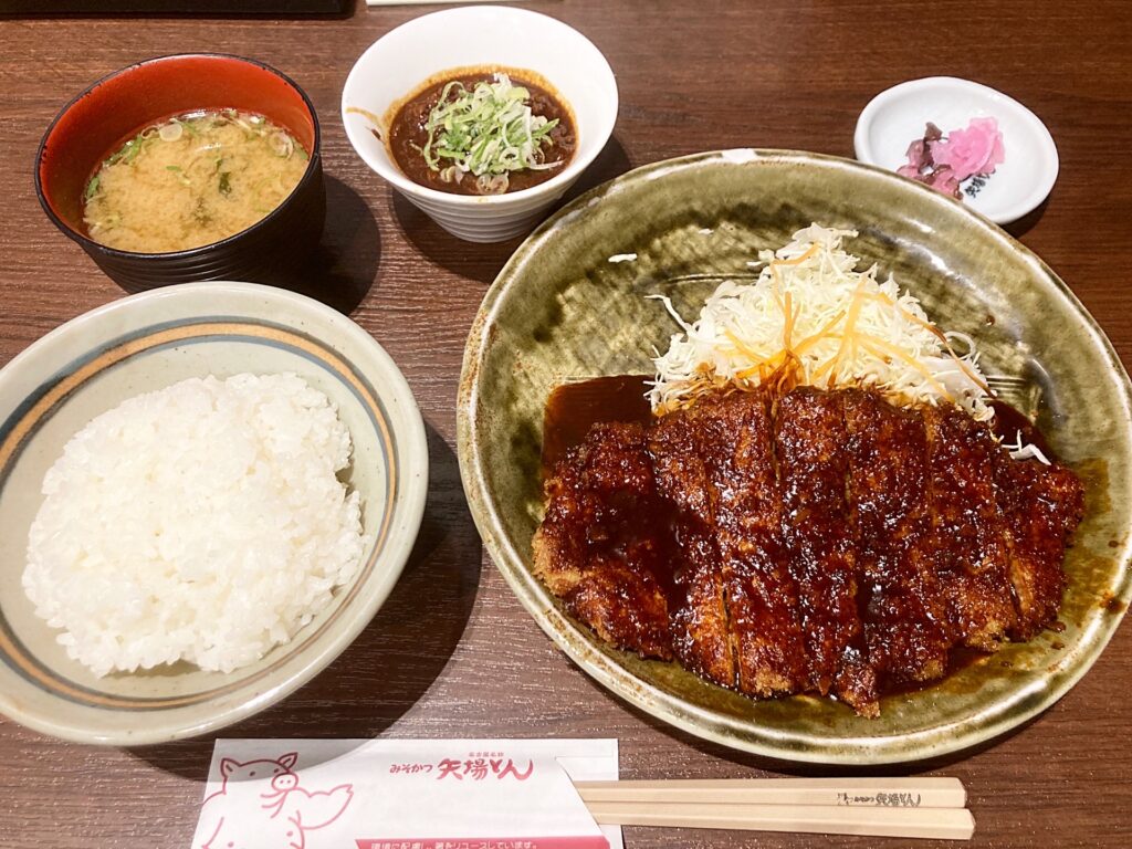 矢場とん、ロースとんかつ定食。