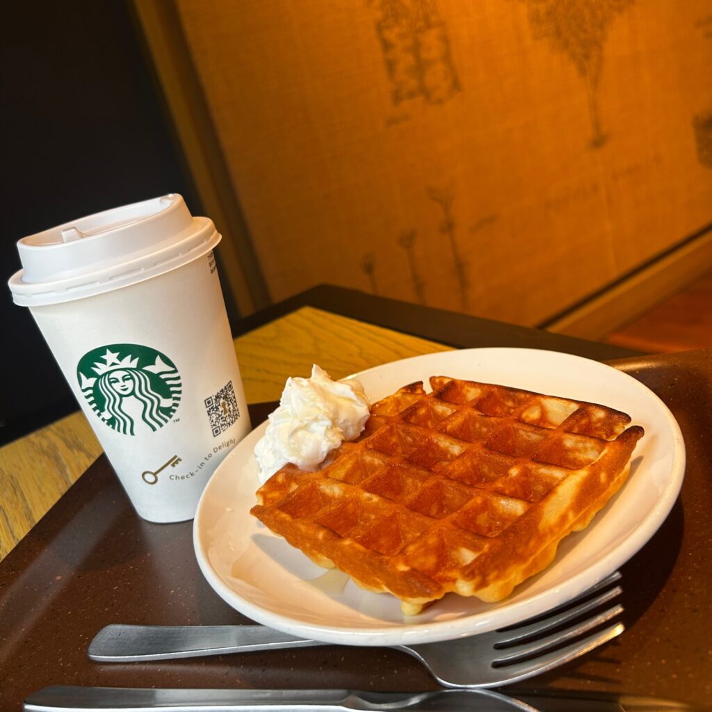 アメリカンワッフルwithハチミツ、ホイップ