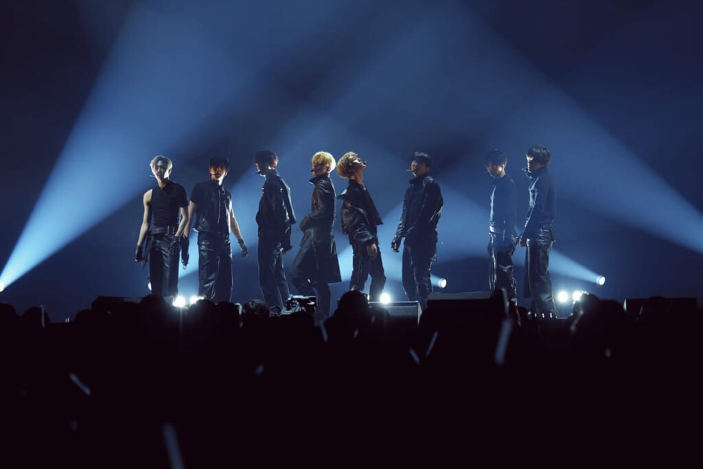 パフォーマンス中のALPHA DRIVE ONE