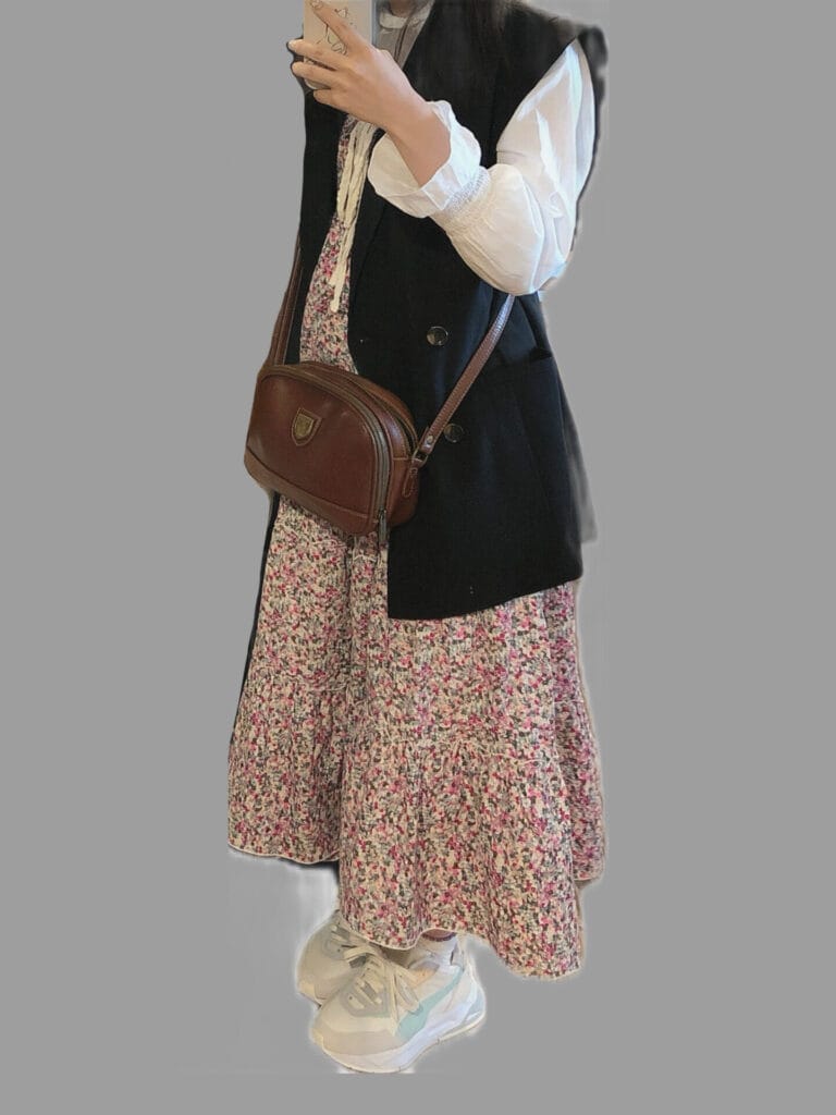 春コーデ　ベスト　ブラウス　センスオブプレイス