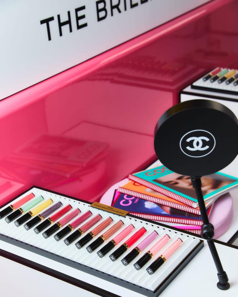 ラジオブースをテーマにした会場「CHANEL RADIO SHINE FM」