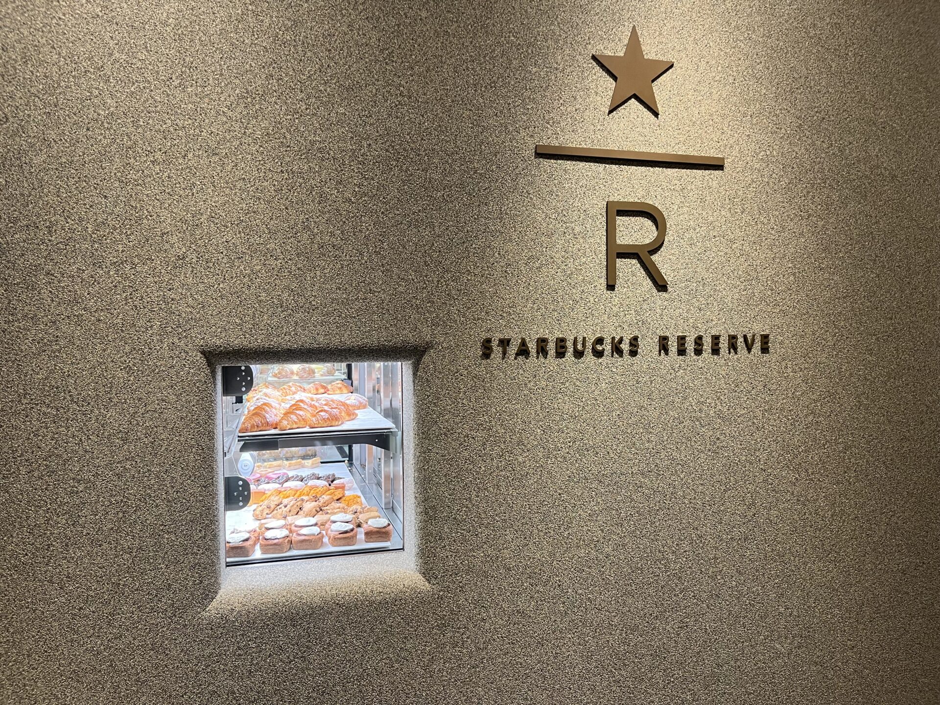 スターバックスリザーブ®カフェ　外観