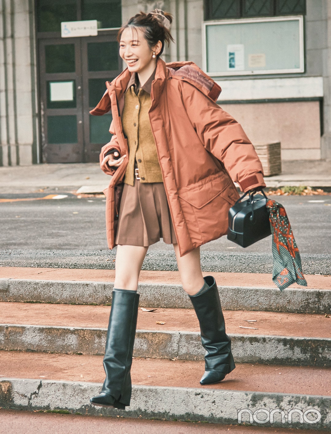 ダウンジャケット×ショートパンツのコーデ