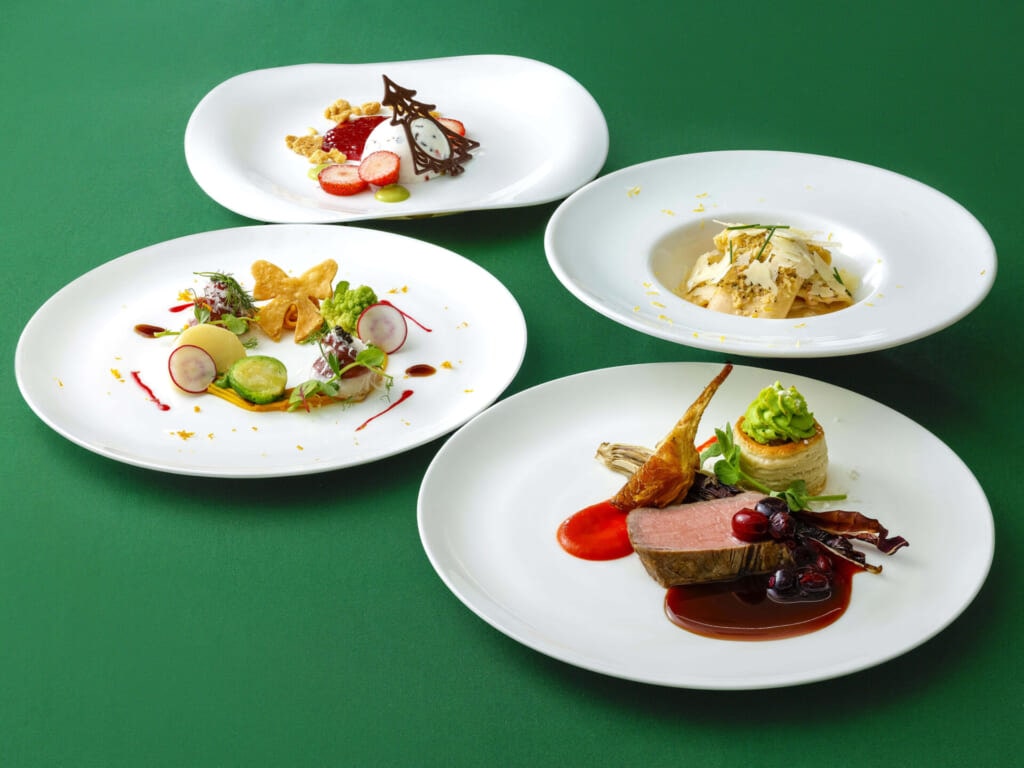 「リストランテ・ディ・カナレット」のクリスマスらしい華やかな盛り付けのセットメニュー