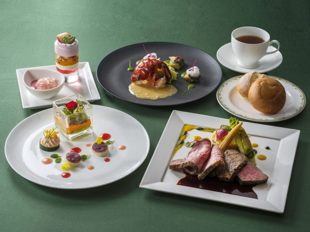 「S.S.コロンビア・ダイニングルーム」のクリスマスのコース料理