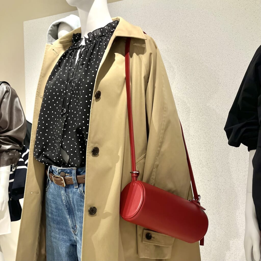 GUのシリンダーバッグの赤