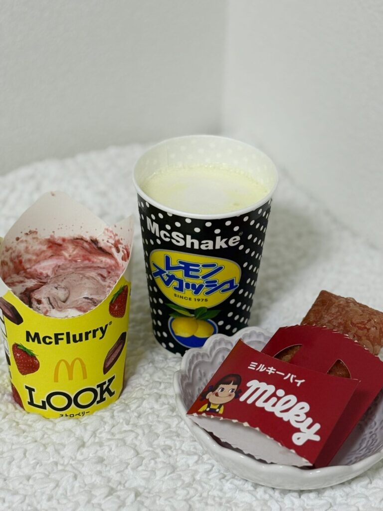 予約販売 マクド新作】不二家コラボスイーツをお菓子と食べ比べレビュー アイシャドウ