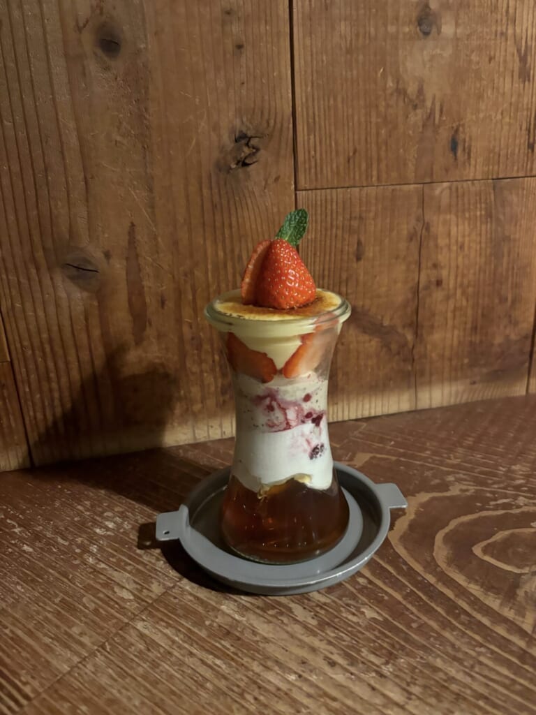 1000円未満と破格のいちごパフェ