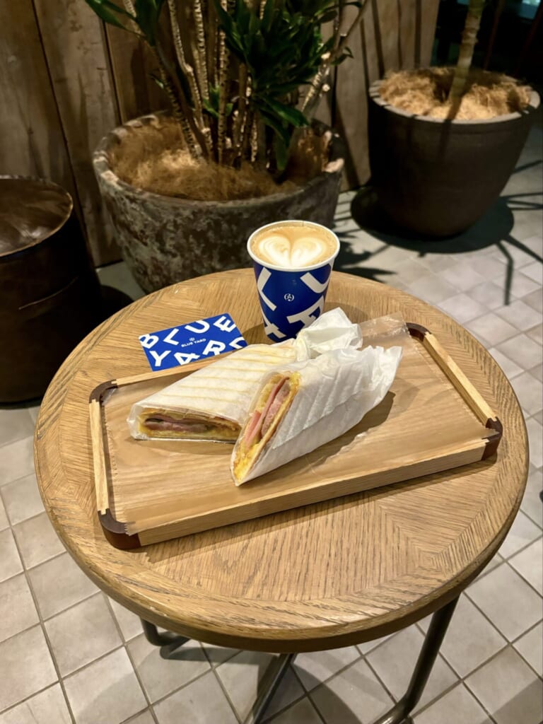 夜にキューバサンドを食べながら過ごす1人時間