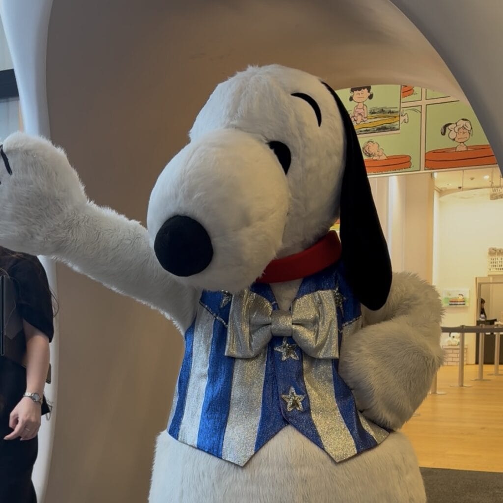 スヌーピーのバースデーグリーティングの様子