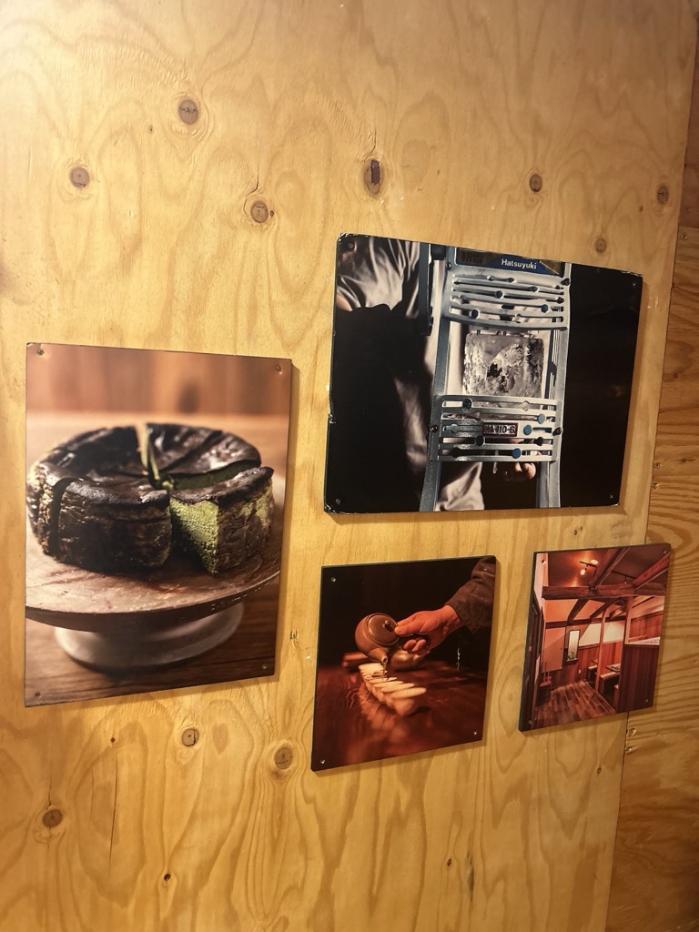 店内の様子　カフェ入口パネル