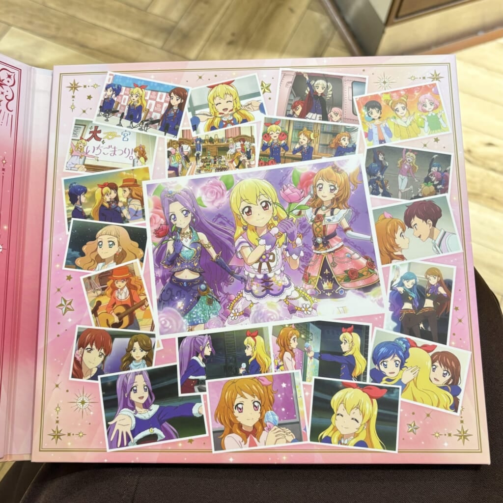 劇場版アイカツのイラストが描かれたブック