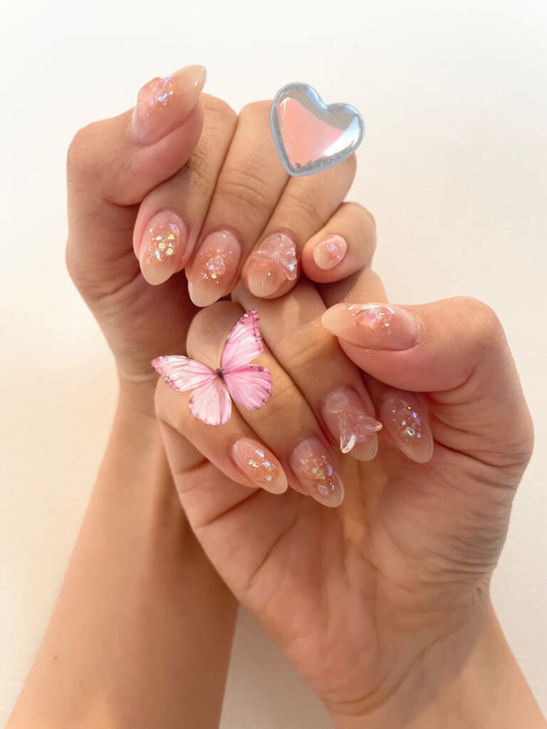 両手、チークネイル