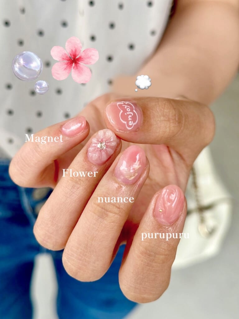左手、ピンクカラー春デザインネイル