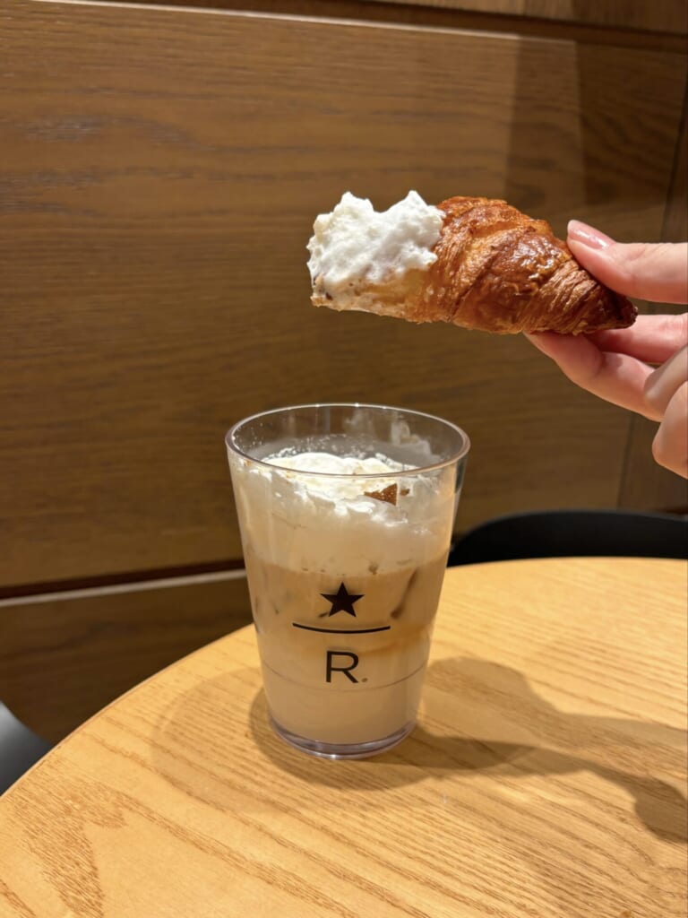 コルネッティをムースにDIPして食べる