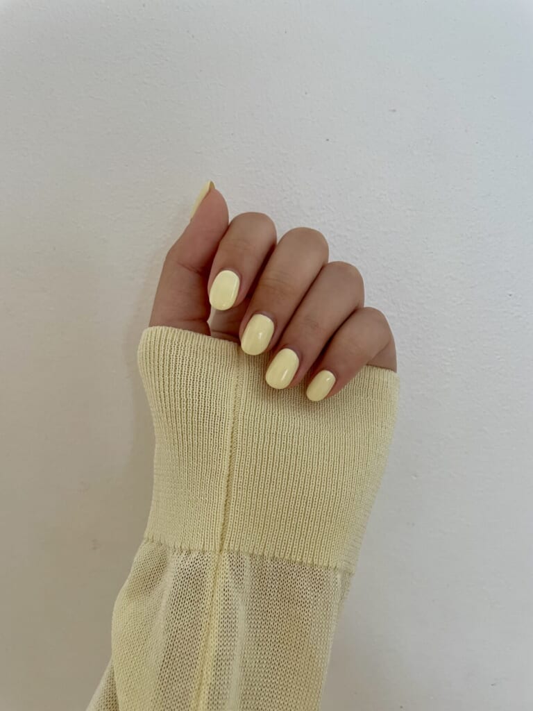 バターイエローのネイル