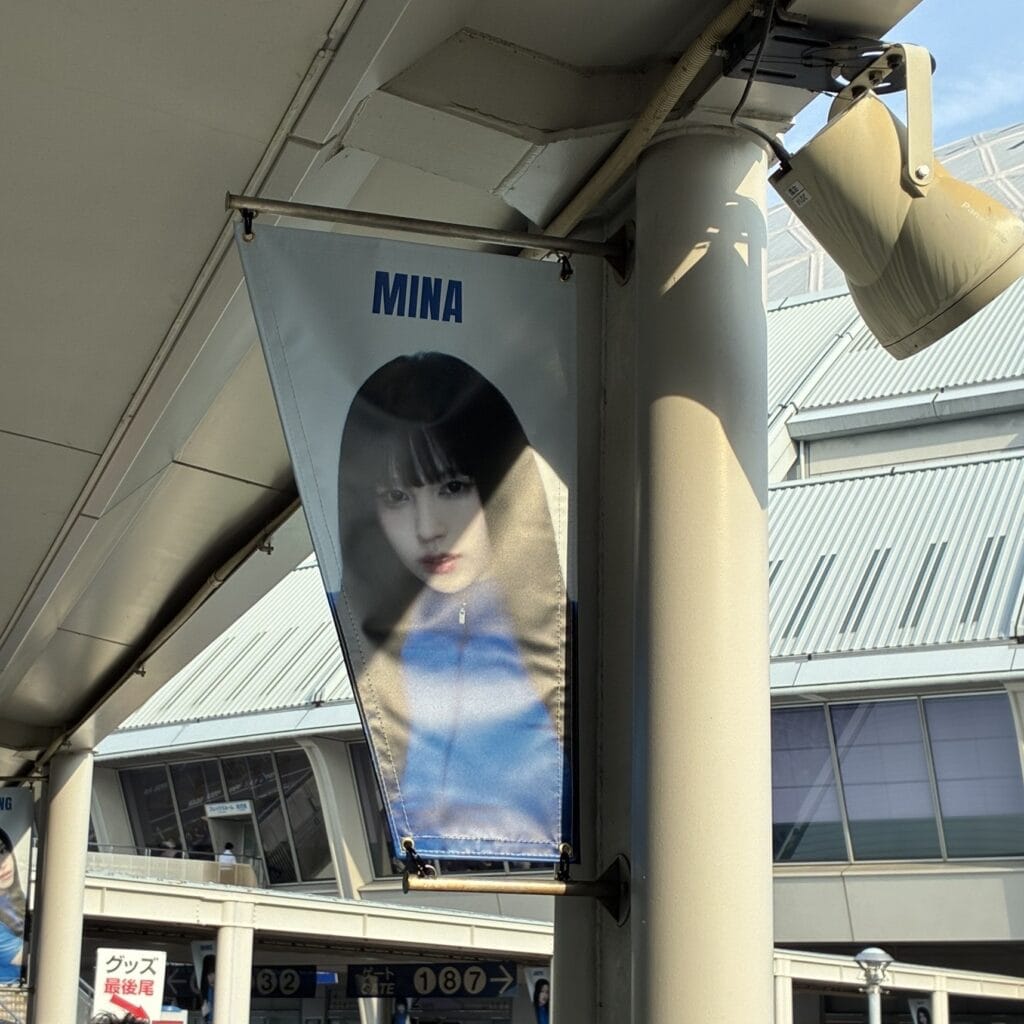 会場にあったミナちゃんの旗