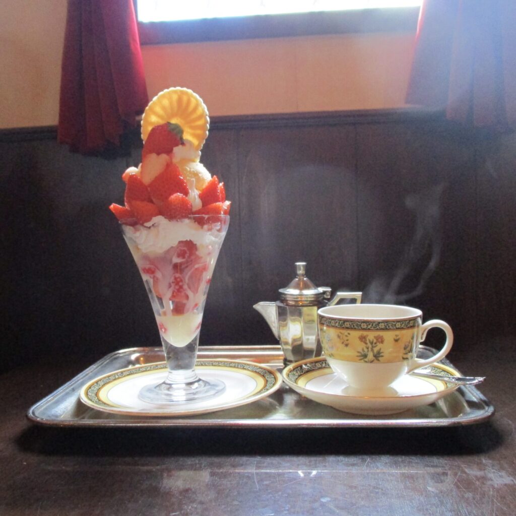 あかね珈琲館 いちごパフェ 季節のパフェ