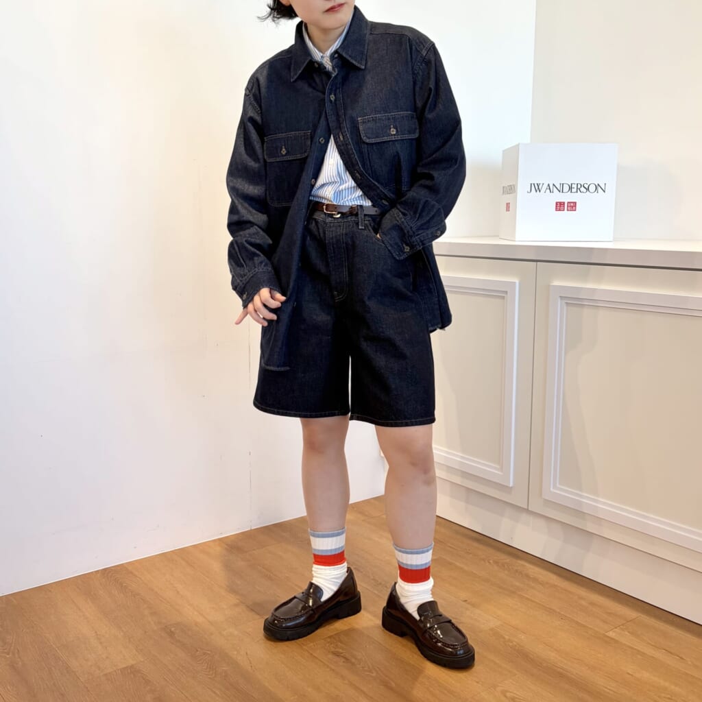ユニクロアンドJWアンダーソンのデニムシャツとデニムハーフパンツのコーデ