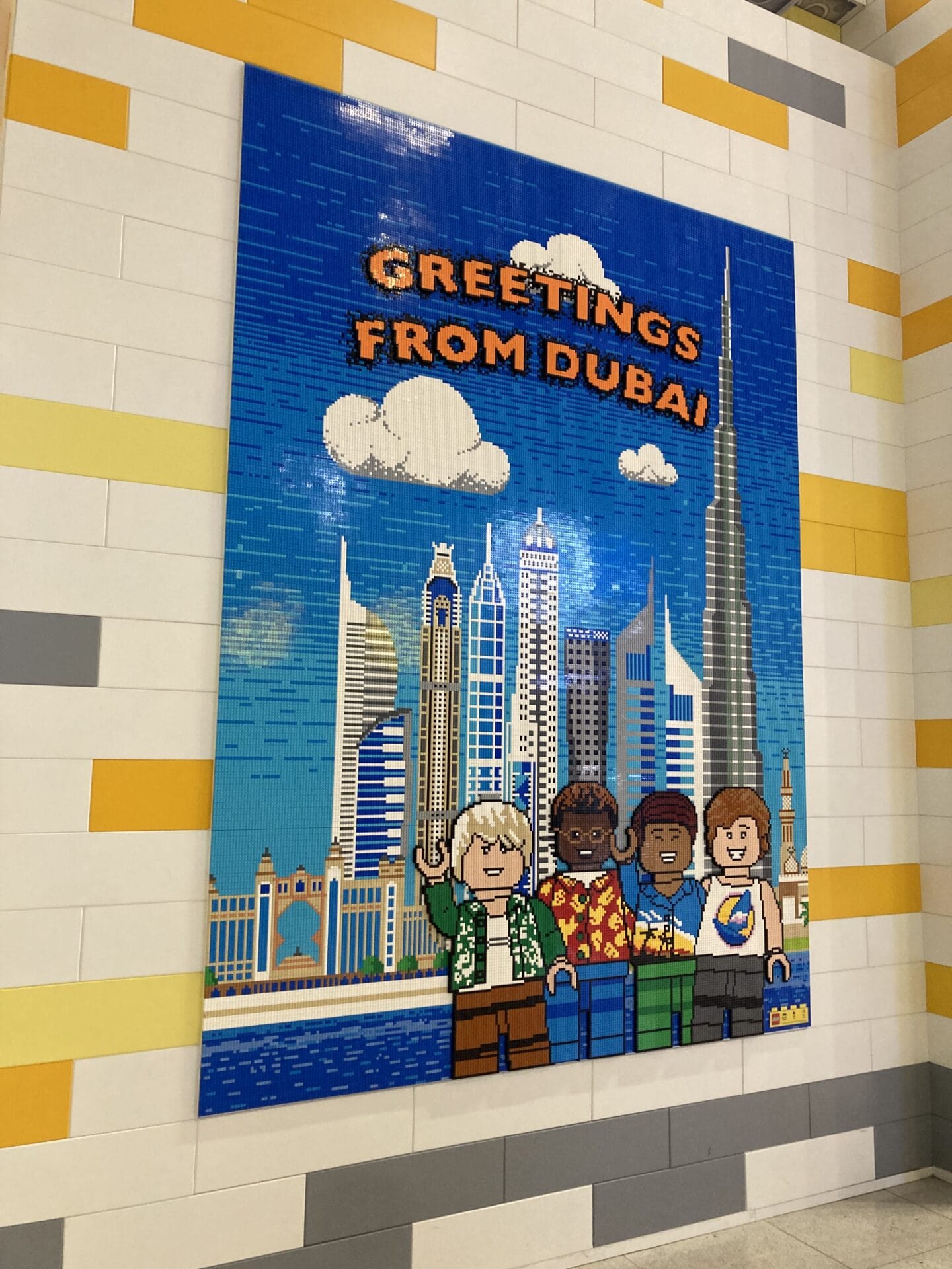 ドバイの空港のLEGOのオブジェ全体