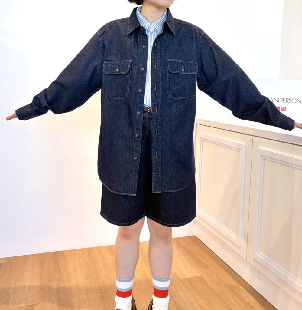 ユニクロアンドJWアンダーソンのメンズデニムシャツを試着