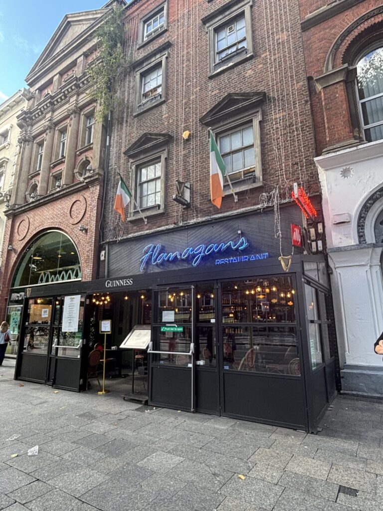 Flanagan's Bar & Restaurantの外観