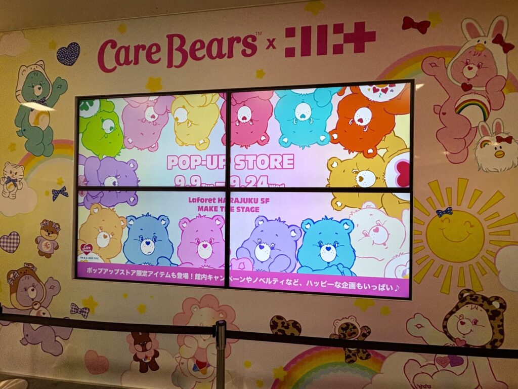 ポップアップストアの映像付きパネル