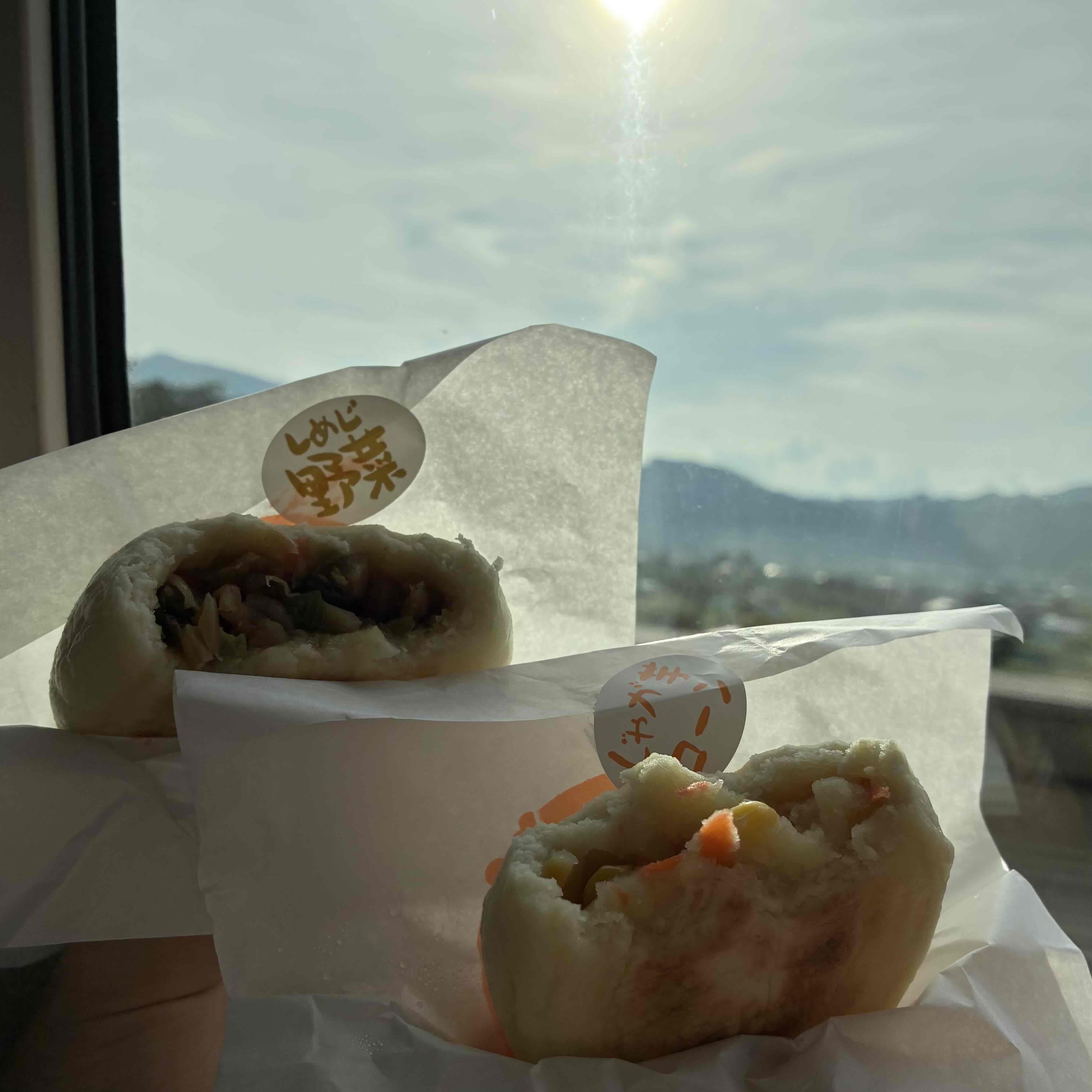 しめじ野菜のおやきとじゃがいもコーンのおやき