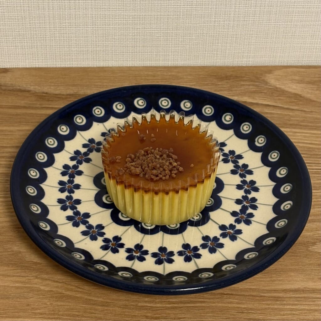 香ばしカラメルのなめらかスイートポテトを袋から出した写真