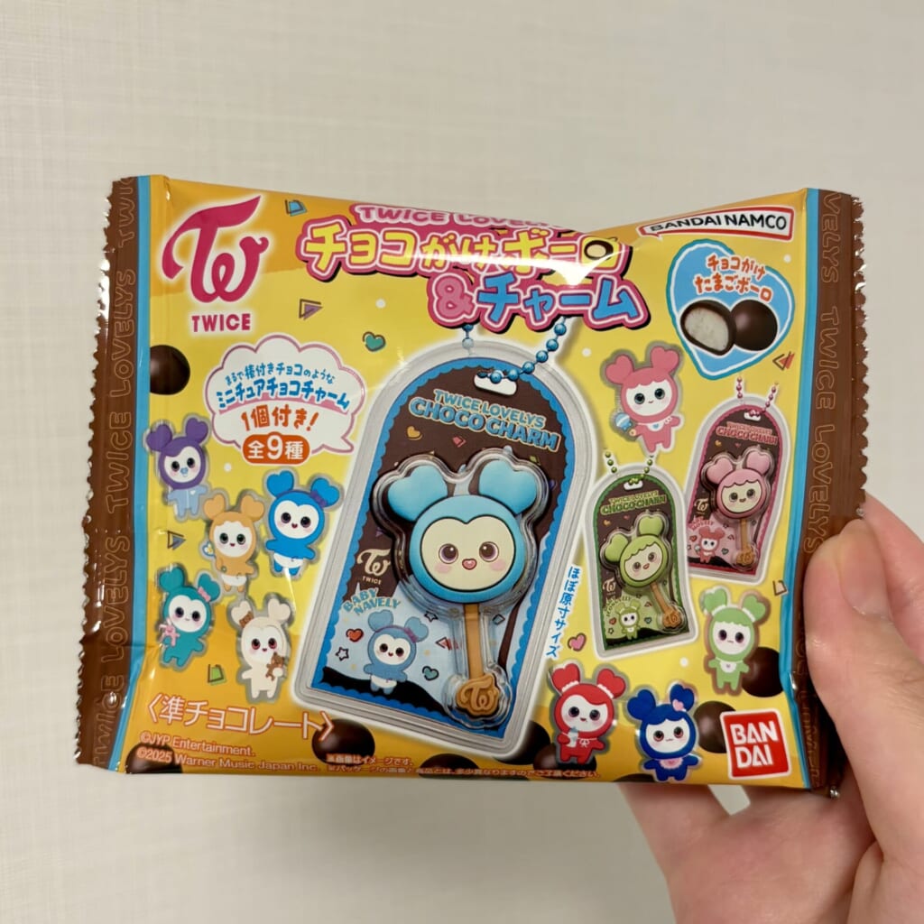 TWICEのチョコがけボーロのパッケージ