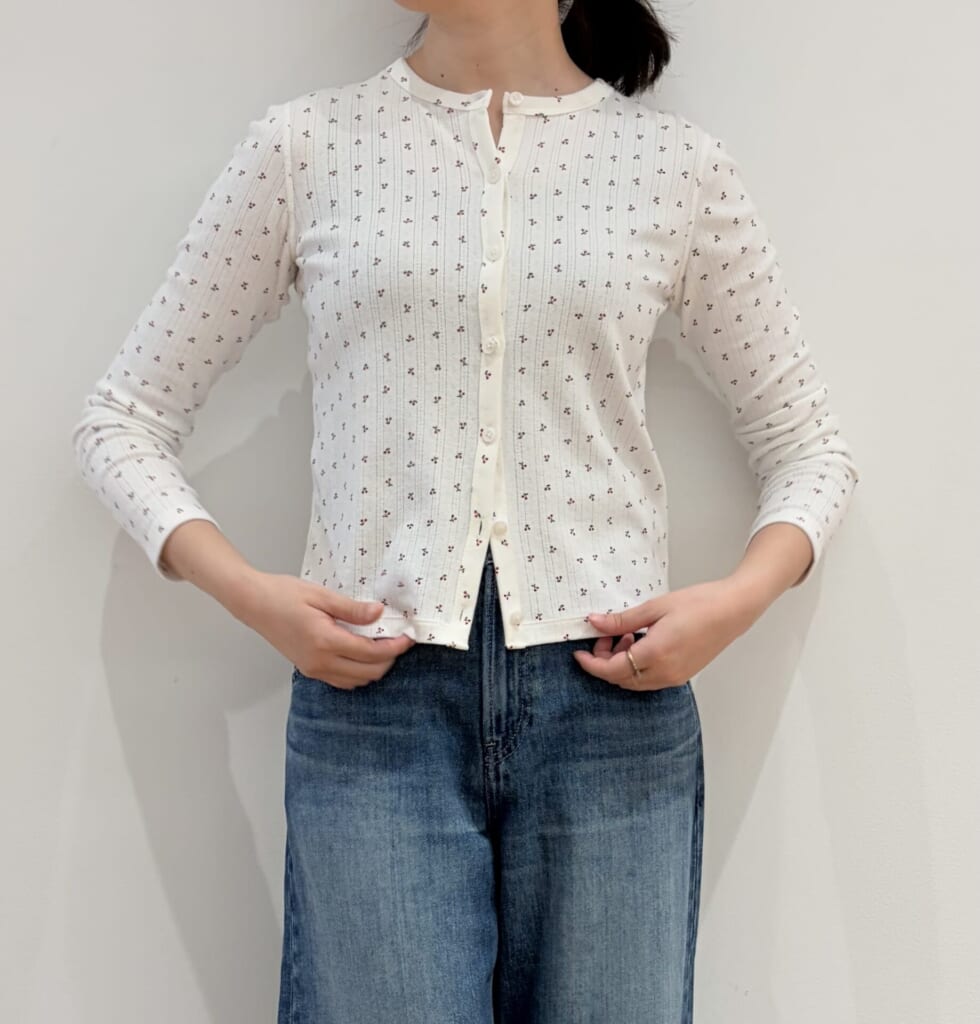 ユニクロのポインテールカーディガンを試着