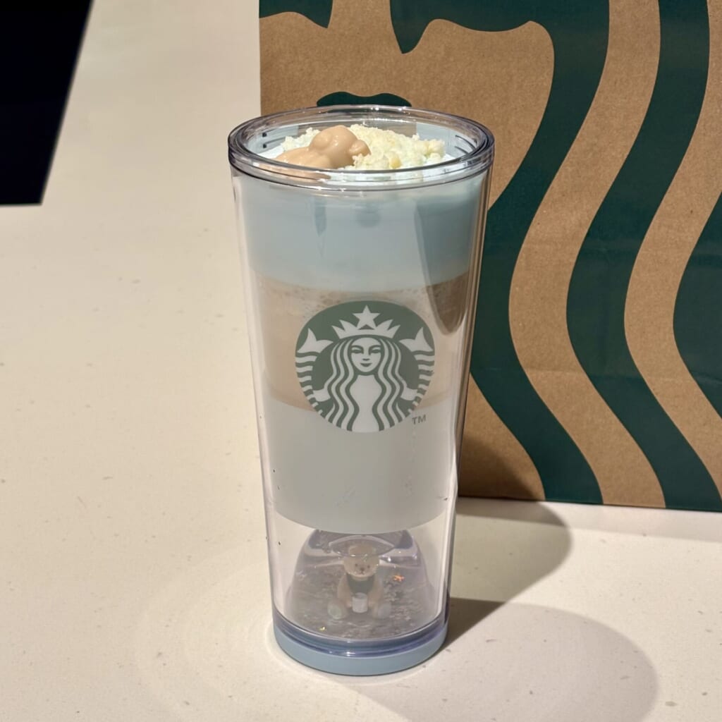 タンブラーにピケモコブーケ&ティーラテを入れた様子