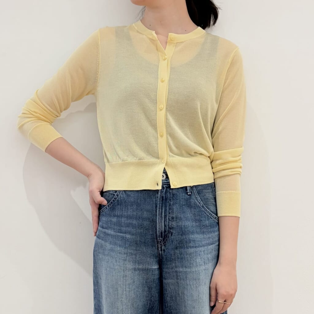 ユニクロのシアークルーネックショートカーディガンを試着