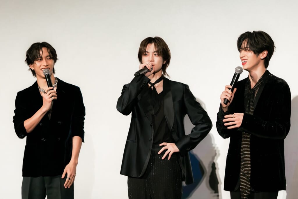 INIドキュメンタリー映画完成披露試写会で話す佐野雄大