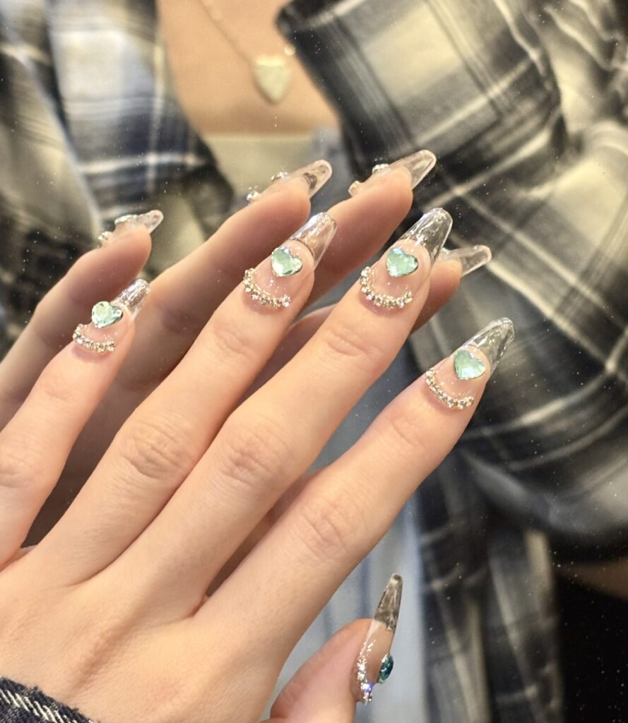 成人式前撮り用クリアネイル左手