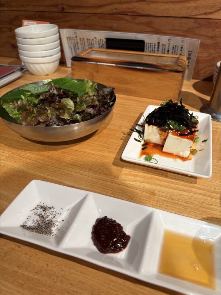 アジョシ　サムギョプサル　韓国酒場　韓国風冷奴