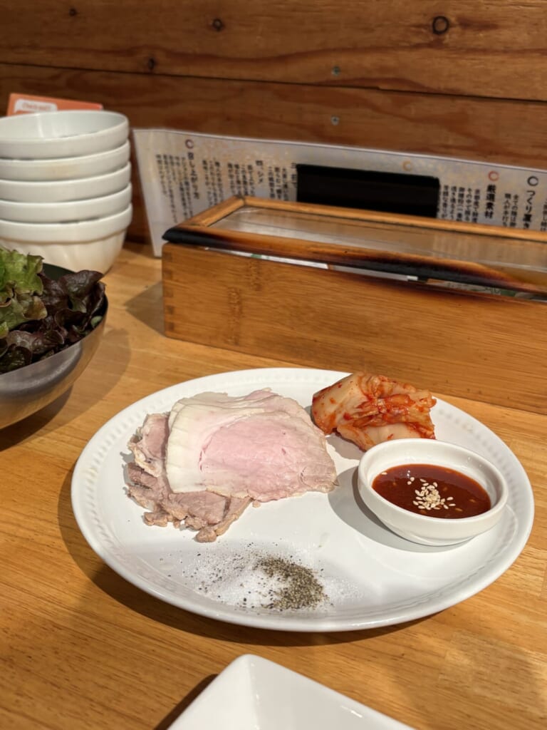 アジョシ　蒸し豚　韓国酒場