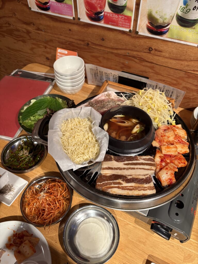 サムギョプサル　韓国酒場　アジョシ