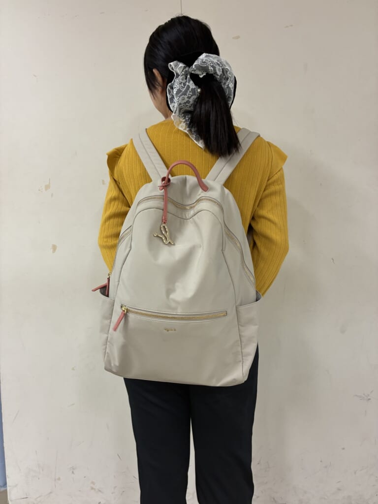 「バックパック」「実際に背負ってみた様子」