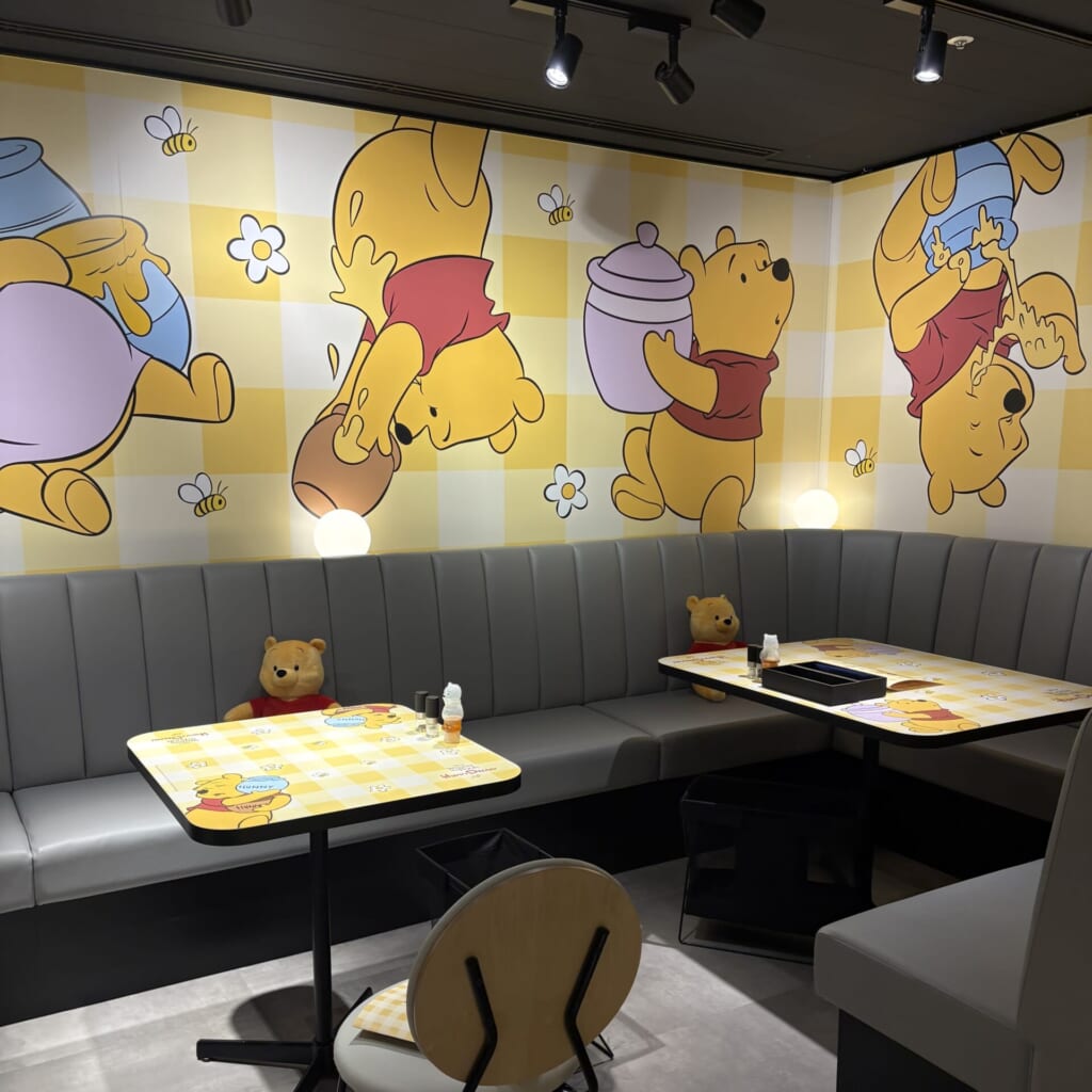 くまのプーさんカフェの客席