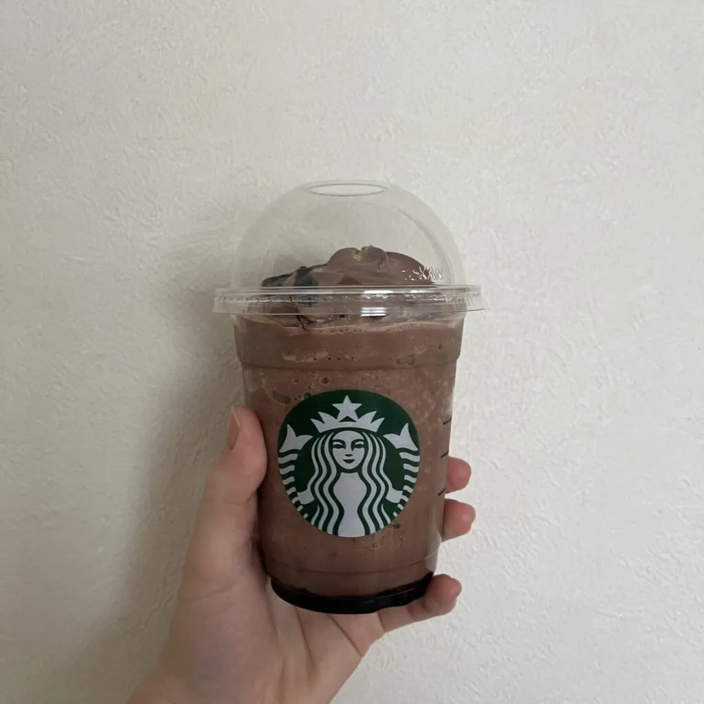 スタバ新作　クラシック ショコラ シンフォニー フラペチーノ