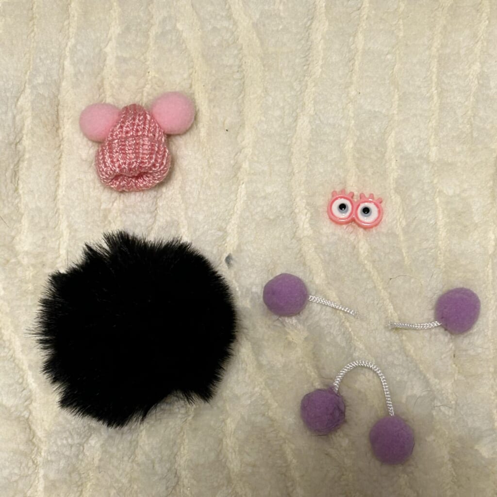 ダイソー
チャーム
キーホルダー
ポンポンモンスター