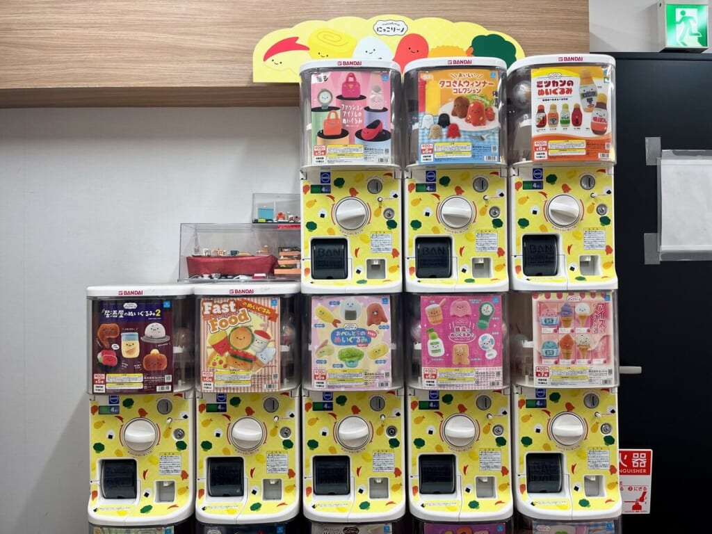 ガチャガチャ「にっこりーの」シリーズのコーナー