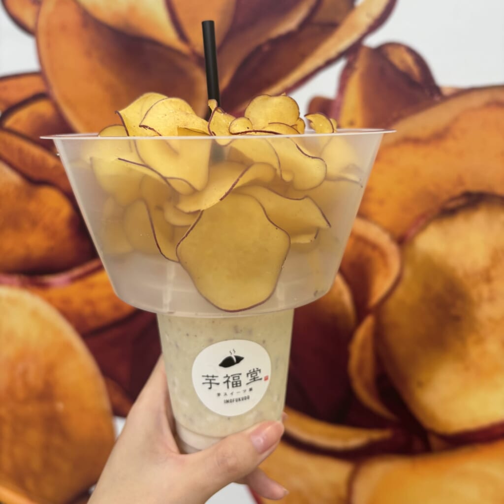 小江戸川越 芋福堂で購入したさつまいもチップスと「飲む焼き芋」