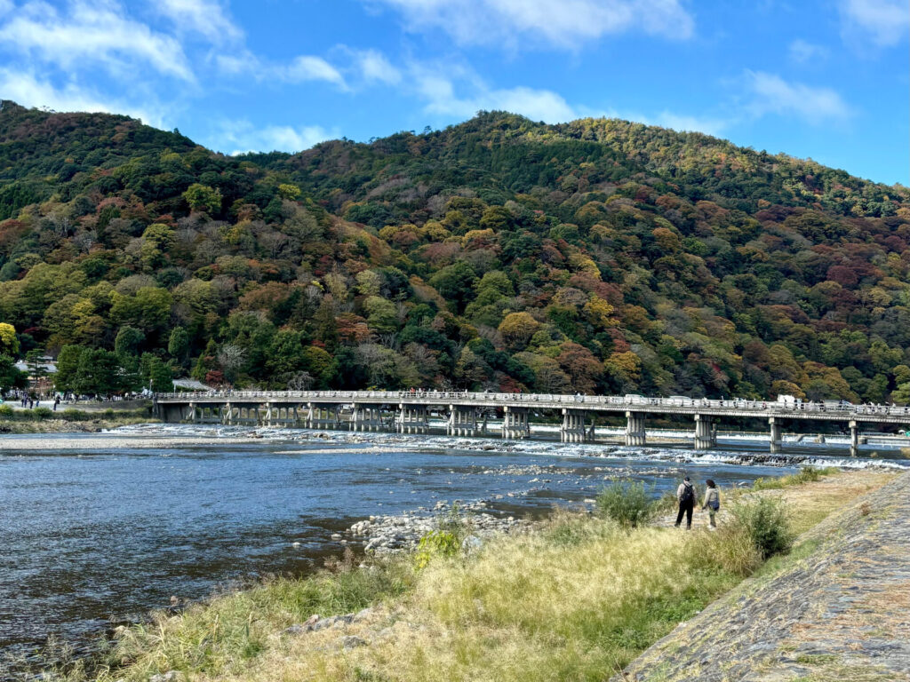 紅葉が綺麗な嵐山の渡月橋