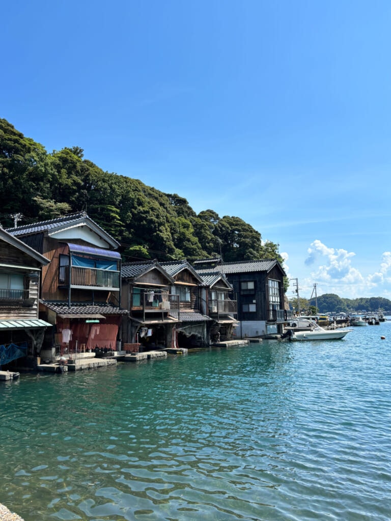 陸から見る伊根の舟屋